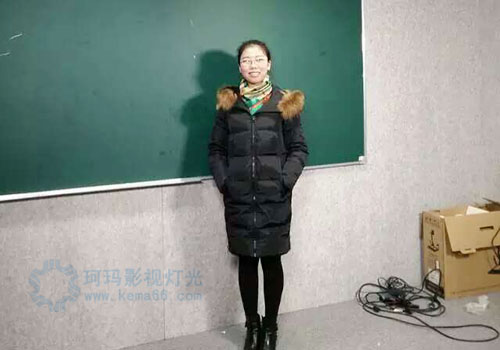武漢珂瑪燈光商務部鄧美女在現(xiàn)場留影