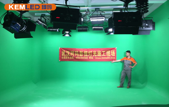 【KEMLED】燈光工程師在項目工程現場圖