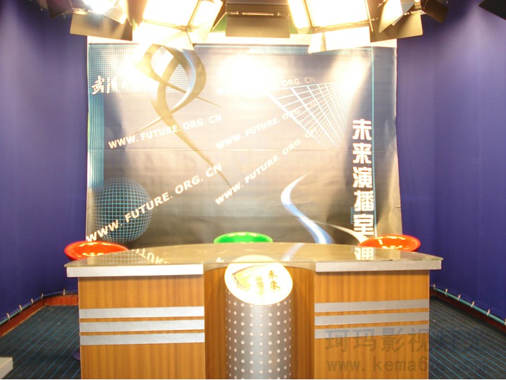 武漢大學(xué)團(tuán)委未來(lái)演播室燈光效果圖四